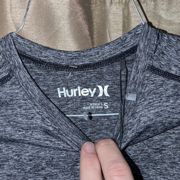 Hurley women's quick dry top. Long sleeve new with tags. Small - Picture 4 of 6